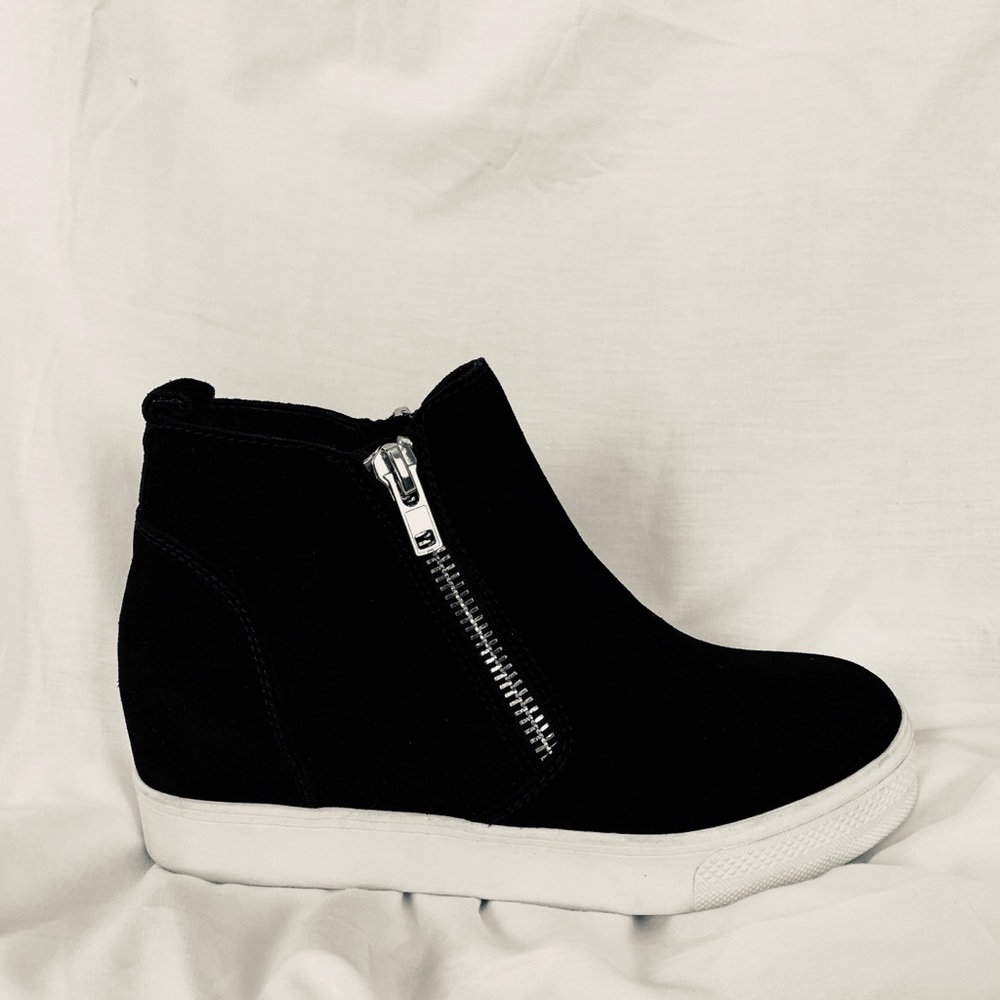 Steve Madden Black Wedge Sneaker with White Sole